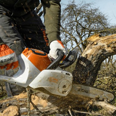 Аккумуляторная пила STIHL MSA 220 C-B (шина 35 см, без АКБ и ЗУ) Аккумуляторная пила STIHL MSA 220 C-B (шина 35 см, без АКБ и ЗУ)-1